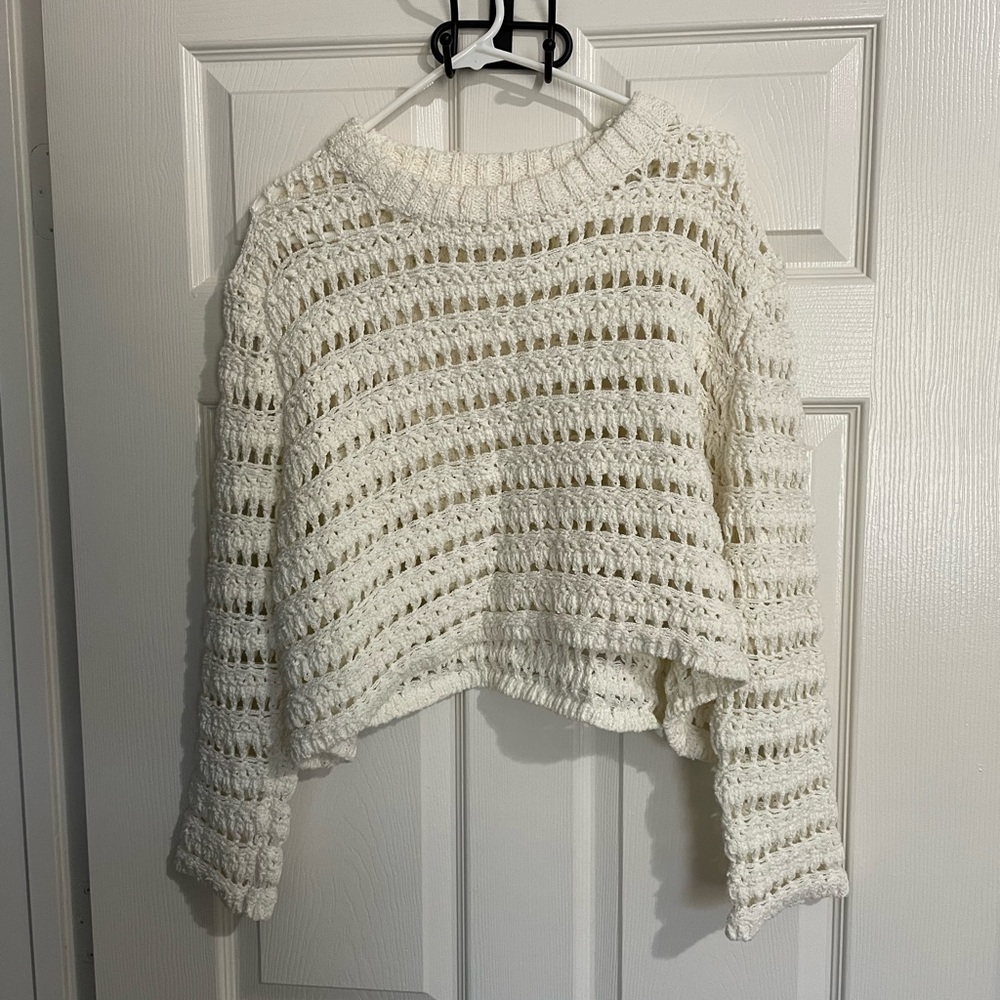 Cream/white cropped sweater